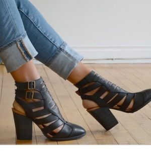 Free People shoe boots. cushion insole. 3 1/2” heel. SZ 38 runs small fits a 7